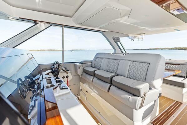 43ft Regal Yacht For Sale