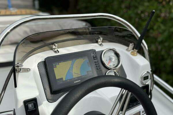 Photo of the 2024 Walker Bay Generation 360 DLX