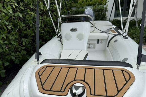 Photo of the 2024 Walker Bay Generation 360 DLX