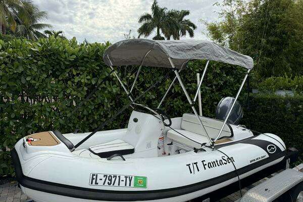 Photo of the 2024 Walker Bay Generation 360 DLX