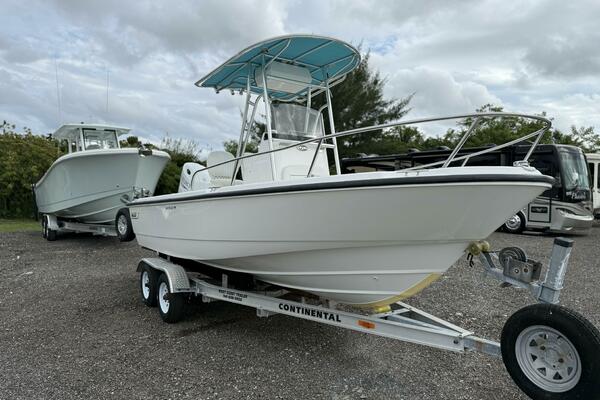 19ft Boston Whaler Yacht For Sale