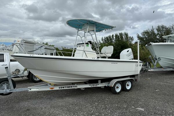 19ft Boston Whaler Yacht For Sale