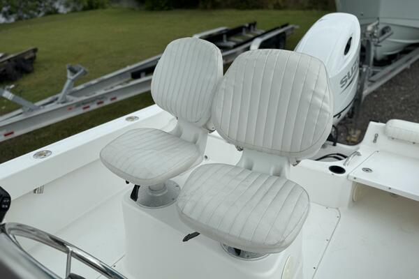 19ft Boston Whaler Yacht For Sale