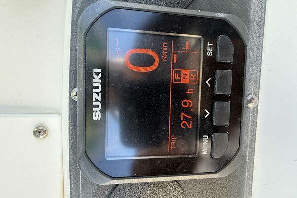 19ft Boston Whaler Yacht For Sale