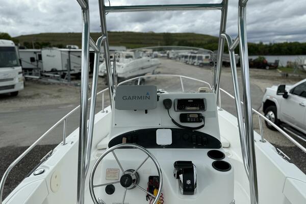 19ft Boston Whaler Yacht For Sale