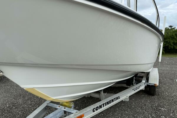 19ft Boston Whaler Yacht For Sale
