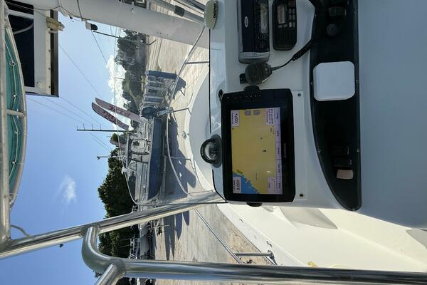 19ft Boston Whaler Yacht For Sale