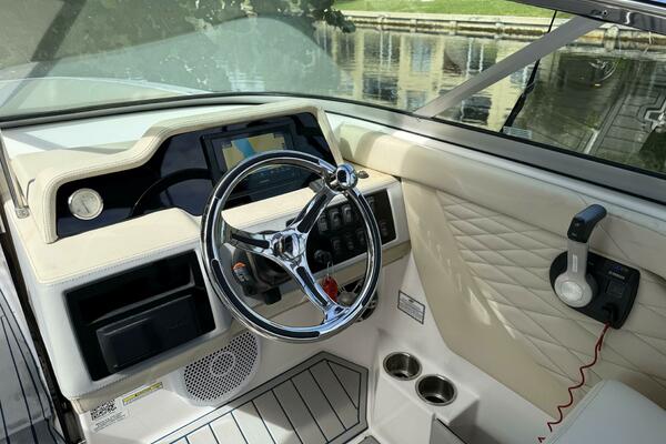 27ft Regal Yacht For Sale