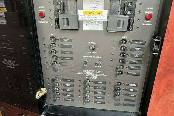 Photo of the 2001 Wellcraft 2800 "SEA YA II"