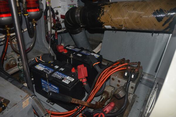 Sea Ray 46 4 RICH-SHER OR POORER - Engine Room