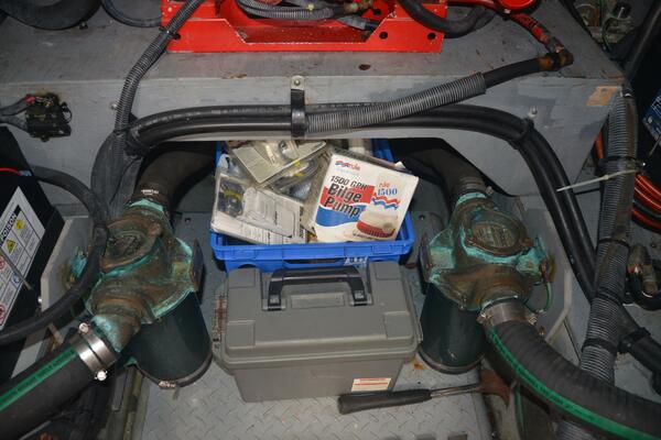 Sea Ray 46 4 RICH-SHER OR POORER - Engine Room