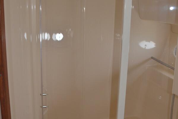 Sea Ray 46 4 RICH-SHER OR POORER - Master Ensuite Head