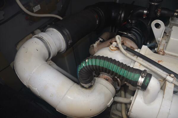 Sea Ray 46 4 RICH-SHER OR POORER - Engine Room