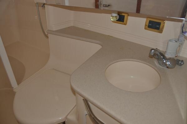 Sea Ray 46 4 RICH-SHER OR POORER - Master Ensuite Head