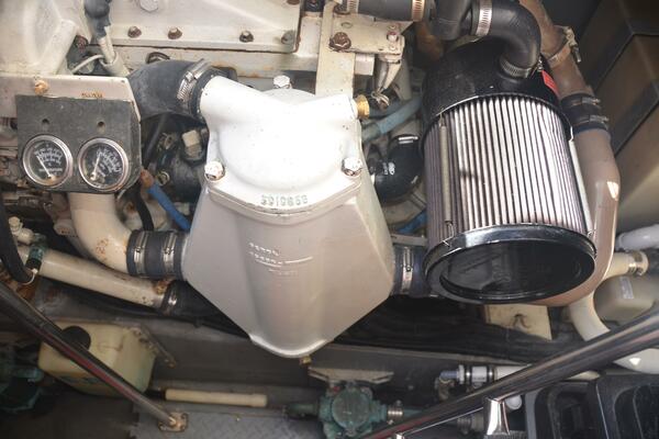 Sea Ray 46 4 RICH-SHER OR POORER - Engine Room