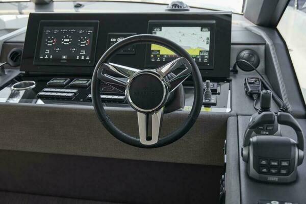 2026 49 Prestige F4 Flybridge - Helm/Electronics Sistership