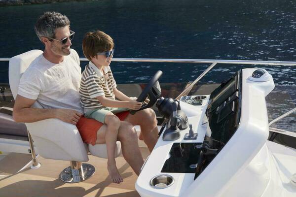 2026 49 Prestige F4 Flybridge - Flybridge Helm Sistership