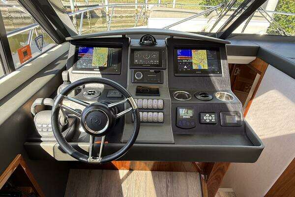 Riviera 395 SUV Yacht For Sale