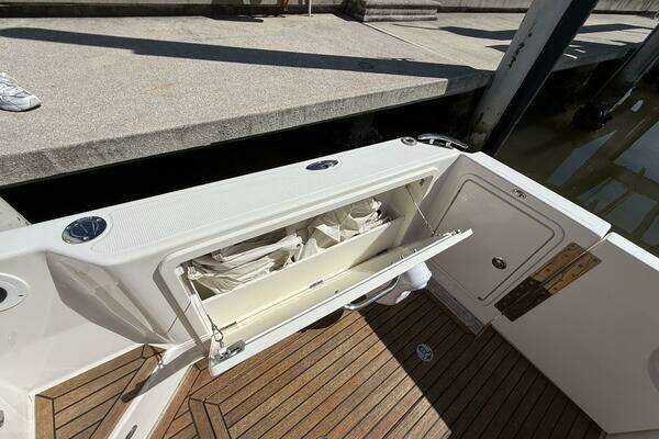 Riviera 395 SUV Yacht For Sale