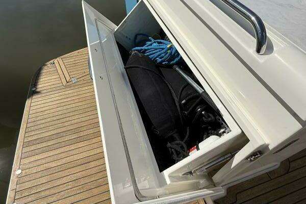 Riviera 395 SUV Yacht For Sale