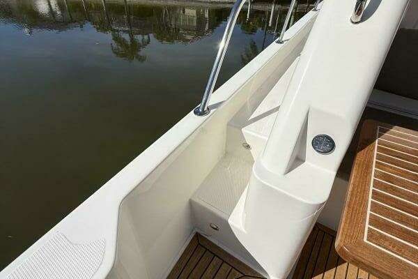 Riviera 395 SUV Yacht For Sale