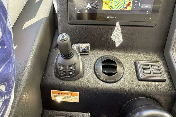 Riviera 395 SUV Yacht For Sale