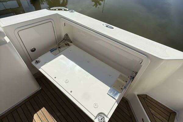 Riviera 395 SUV Yacht For Sale