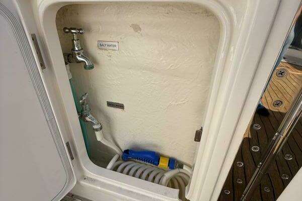 Riviera 395 SUV Yacht For Sale