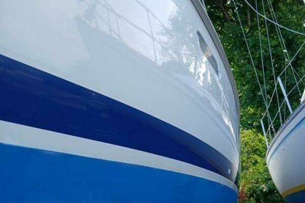 Photo of the 1995 Hunter 336 "Paper Chase"