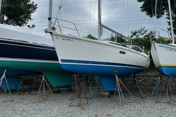Photo of the 1995 Hunter 336 "Paper Chase"