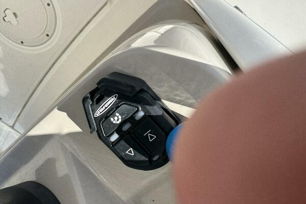 27ft Boston Whaler Yacht For Sale