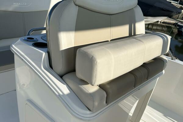 27ft Boston Whaler Yacht For Sale