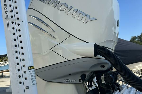 27ft Boston Whaler Yacht For Sale