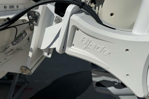 27ft Boston Whaler Yacht For Sale