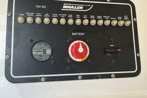 27ft Boston Whaler Yacht For Sale