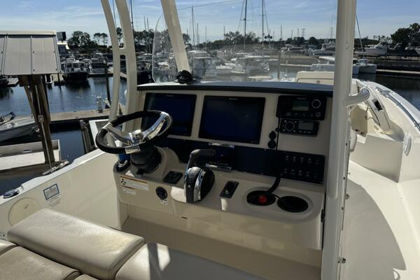 27ft Boston Whaler Yacht For Sale