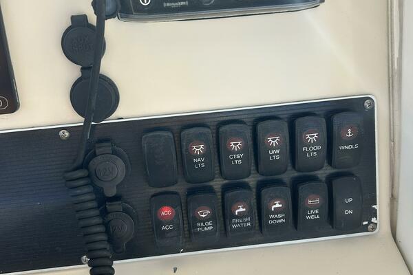 27ft Boston Whaler Yacht For Sale