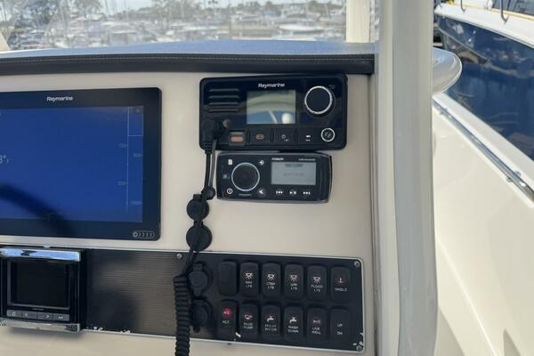 27ft Boston Whaler Yacht For Sale