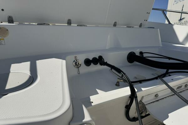 27ft Boston Whaler Yacht For Sale