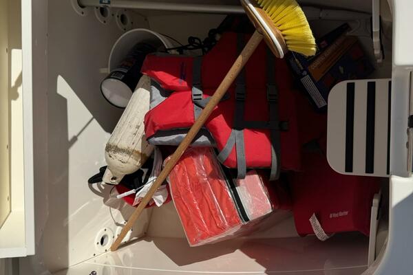 27ft Boston Whaler Yacht For Sale