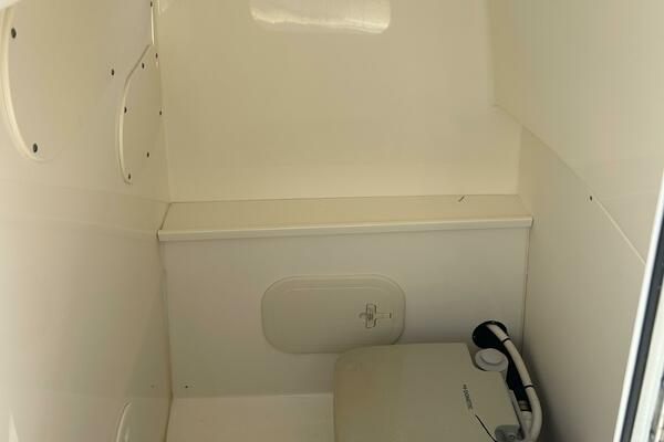 27ft Boston Whaler Yacht For Sale