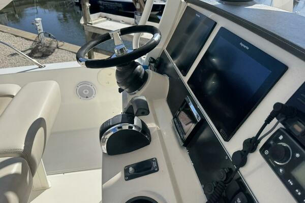 27ft Boston Whaler Yacht For Sale