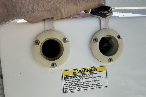 27ft Boston Whaler Yacht For Sale