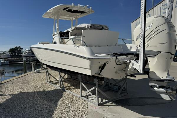 27ft Boston Whaler Yacht For Sale
