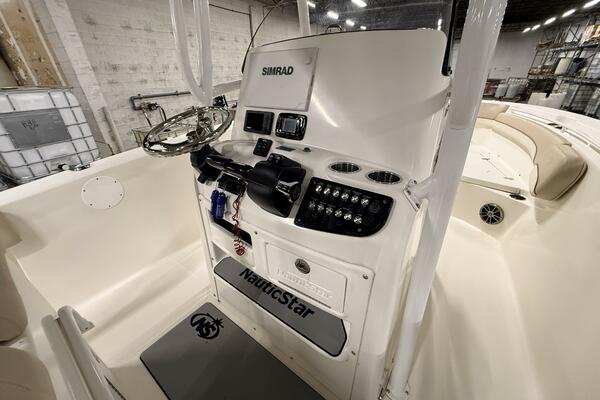 28ft NauticStar Yacht For Sale