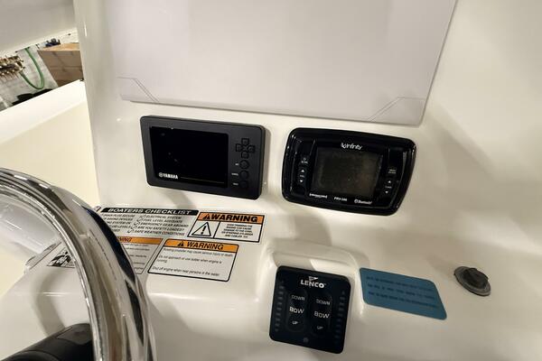 28ft NauticStar Yacht For Sale