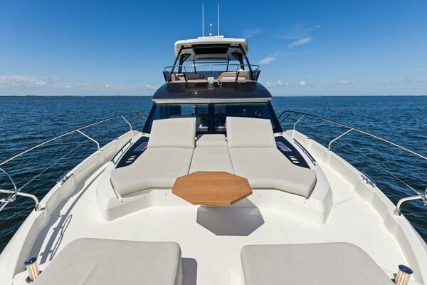 2026 Prestige F5.7 Flybridge - Foredeck