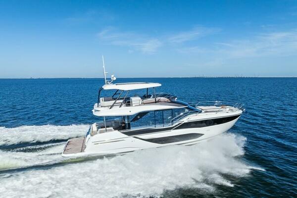 2026 Prestige F5.7 Flybridge - Starboard
