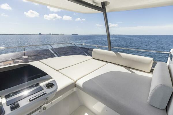 2026 Prestige F5.7 Flybridge - Flybridge Seating