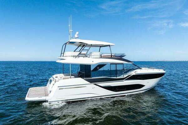2026 Prestige F5.7 Flybridge - Starboard